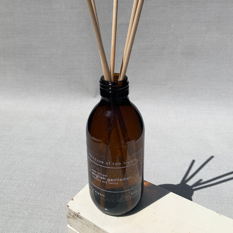 english gentlemen | vanilla, tobacco and spice | reed diffuser