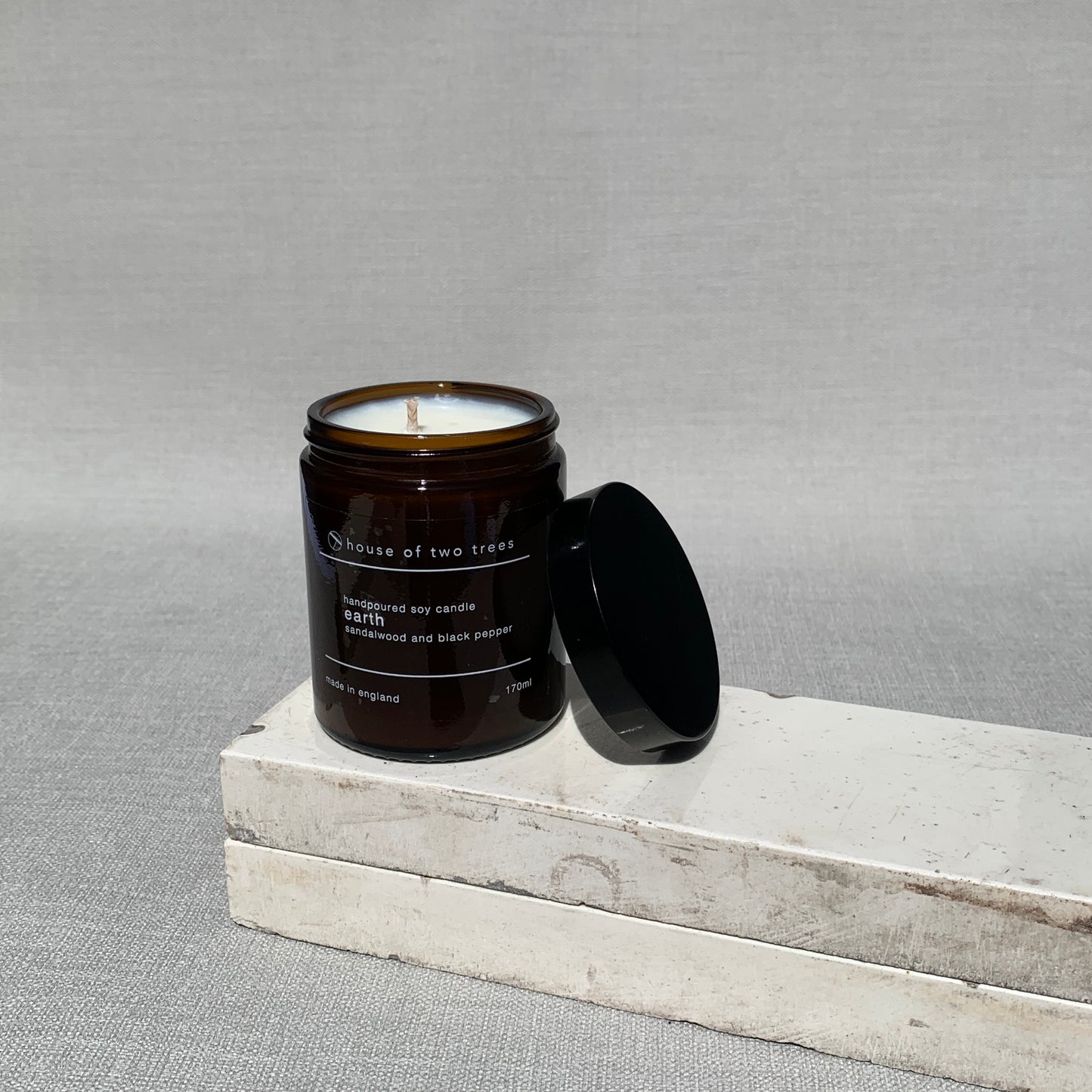 earth | sandalwood and black pepper | soy candle